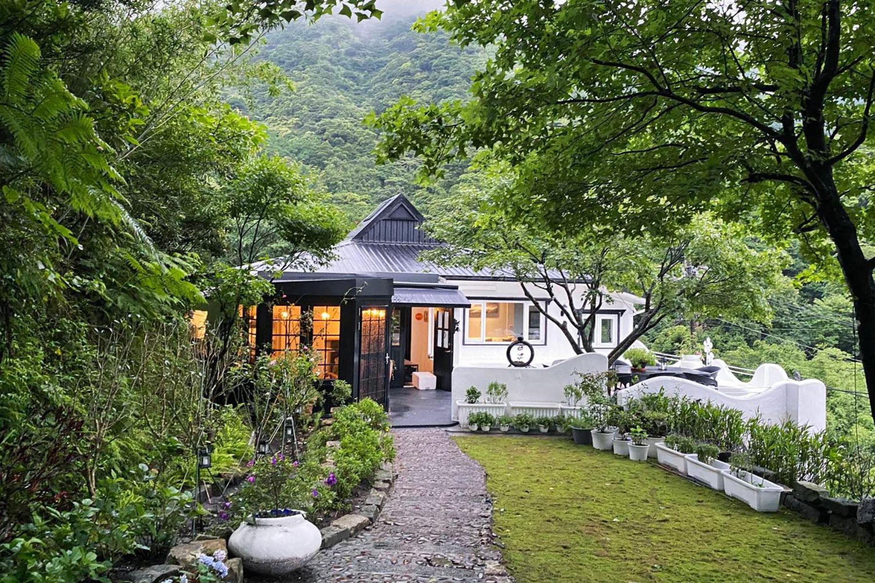 Bed and Breakfast 金石新月光 Jiufen Exterior foto